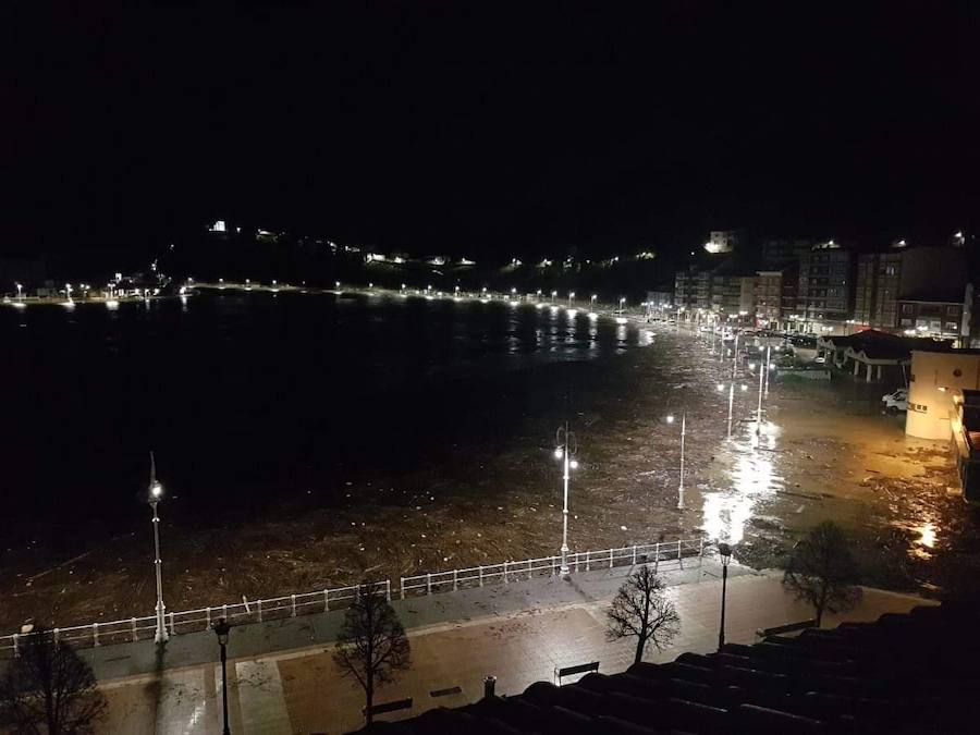 El hospital de Arriondas centra toda la atención por la crecida de los ríos Piloña y Sella. 