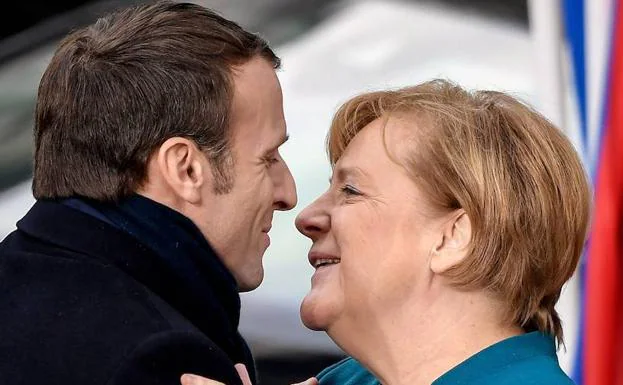 Merkel y Macron sembraron de expresiones de afecto mutuo la ratificación de su compromiso de cooperación.