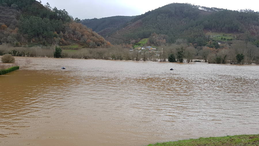 Las fuertes lluvias provocan el desbordamiento de estos dos ríos