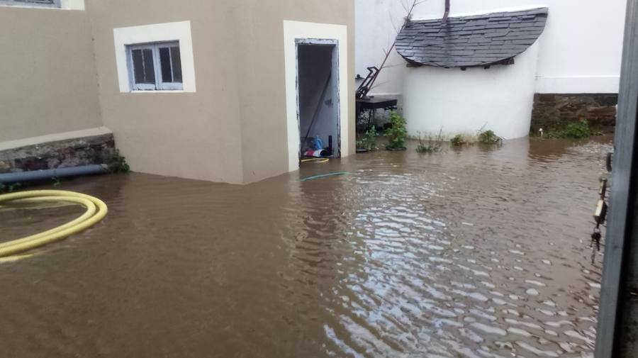 Las fuertes lluvias provocan el desbordamiento de estos dos ríos