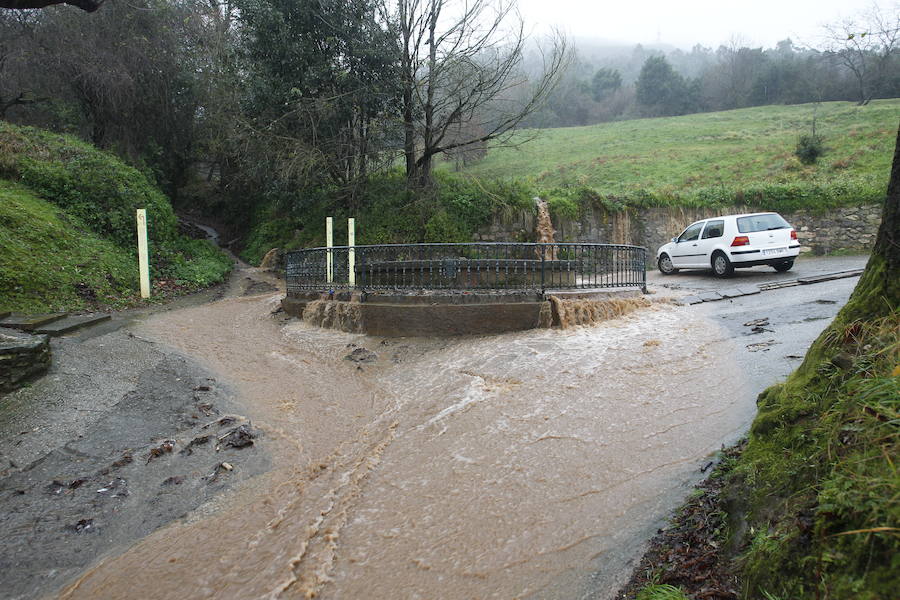 Fotos: La lluvia se ceba con la capital asturiana