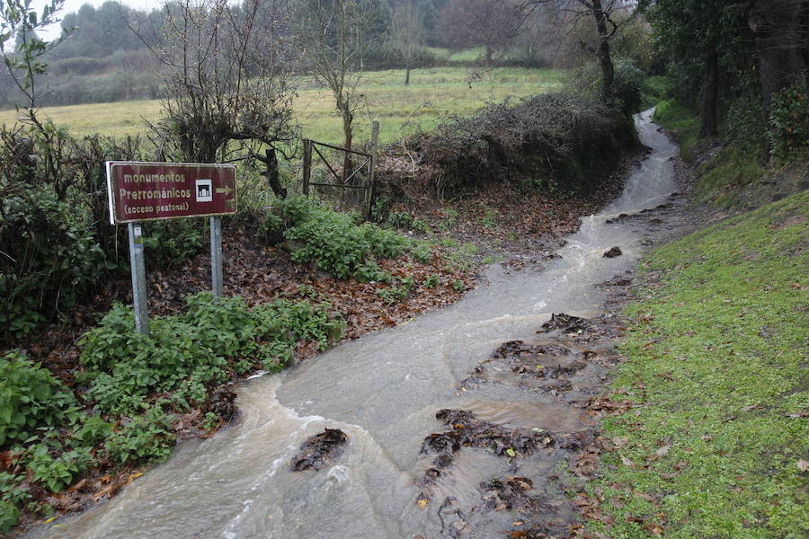 Fotos: La lluvia se ceba con la capital asturiana