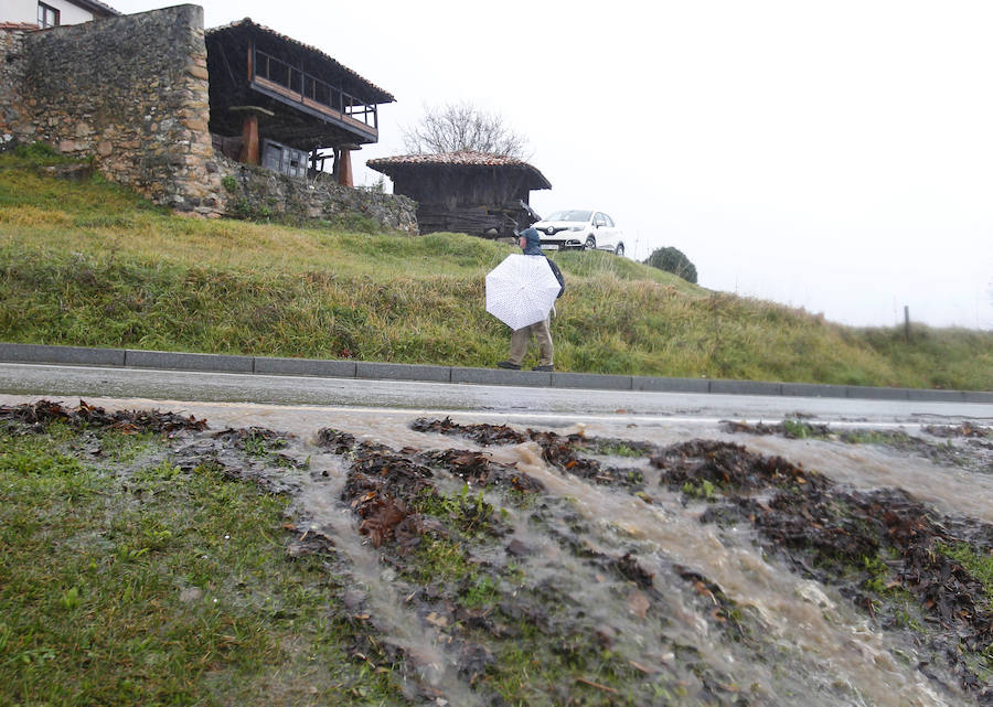 Fotos: La lluvia se ceba con la capital asturiana