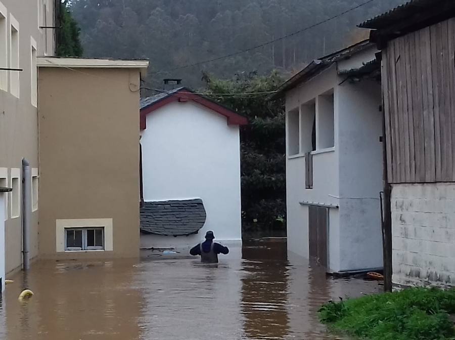 Cuatro muertos, calles anegadas por toda la región, cortes de varias carreteras, centros educativos cerrados y la evacuación preventiva de la central térmica de Lada, entre los múltiples incidentes de las inundaciones.