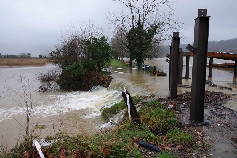 Cuatro muertos, calles anegadas por toda la región, cortes de varias carreteras, centros educativos cerrados y la evacuación preventiva de la central térmica de Lada, entre los múltiples incidentes de las inundaciones.