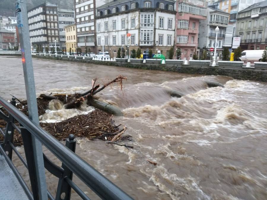 Cuatro muertos, calles anegadas por toda la región, cortes de varias carreteras, centros educativos cerrados y la evacuación preventiva de la central térmica de Lada, entre los múltiples incidentes de las inundaciones.