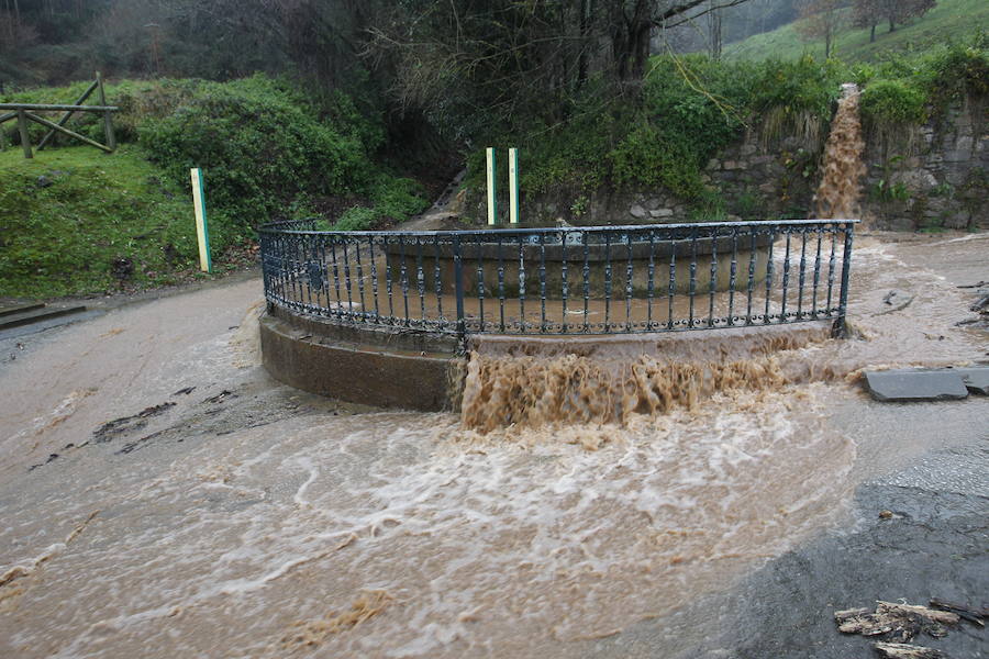 Cuatro muertos, calles anegadas por toda la región, cortes de varias carreteras, centros educativos cerrados y la evacuación preventiva de la central térmica de Lada, entre los múltiples incidentes de las inundaciones.