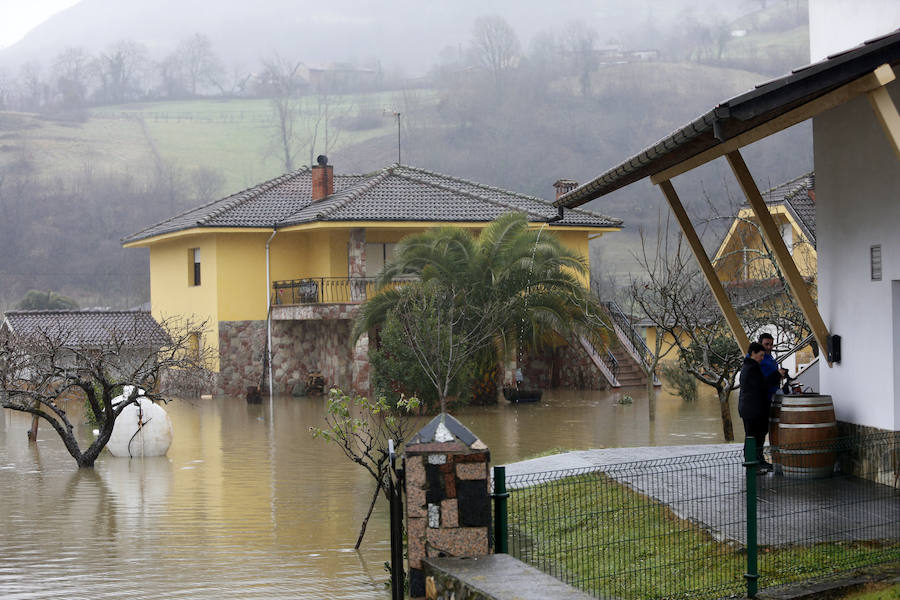 La crecida del río paralizó la central térmica de Lada y mantiene a una gran preocupación entre los vecinos de las Cuencas.