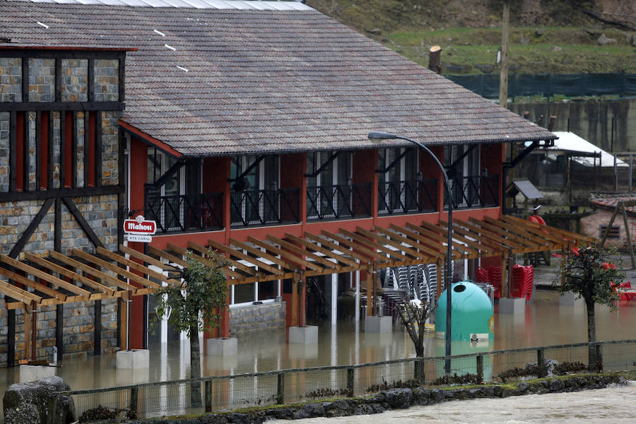 La crecida del río paralizó la central térmica de Lada y mantiene a una gran preocupación entre los vecinos de las Cuencas.