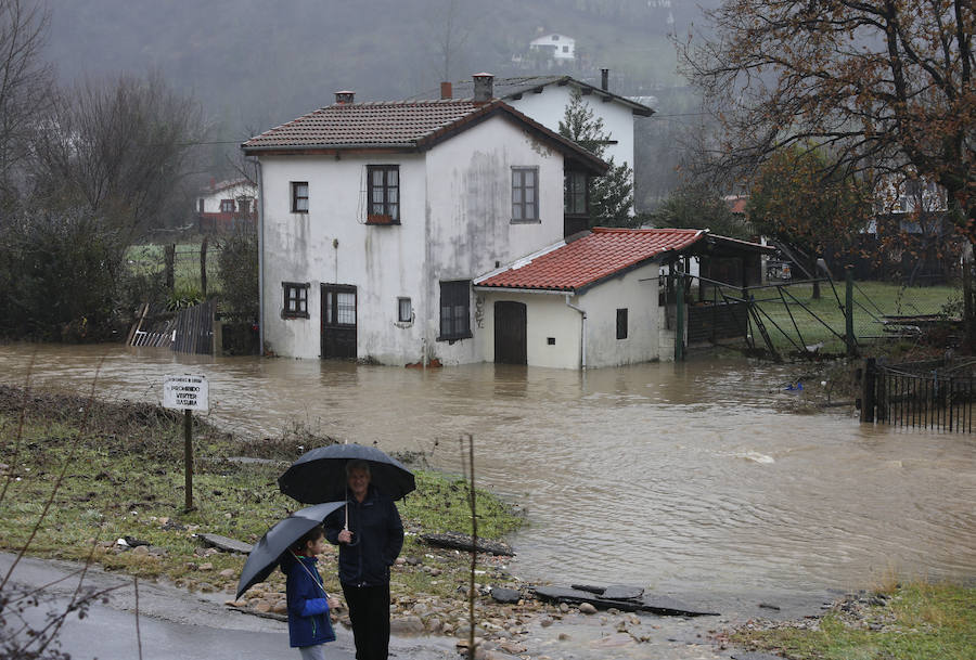La crecida del río paralizó la central térmica de Lada y mantiene a una gran preocupación entre los vecinos de las Cuencas.