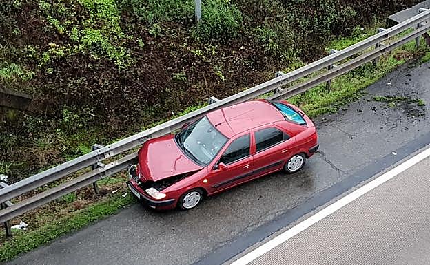 Un vehículo implicado en el accidente. 