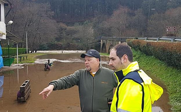 Reabren la conexión por carretera a Riberas y Pravia tras casi tres días de aislamiento