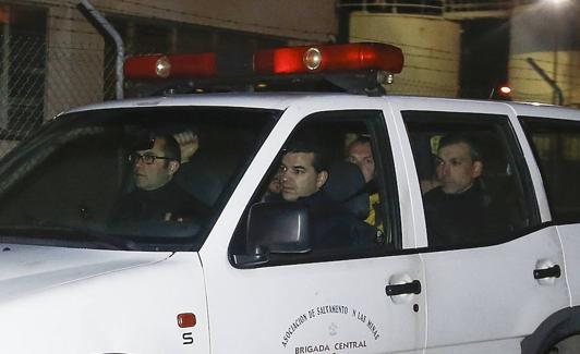 La brigada de salvamento, a su llegada ayer a Asturias.