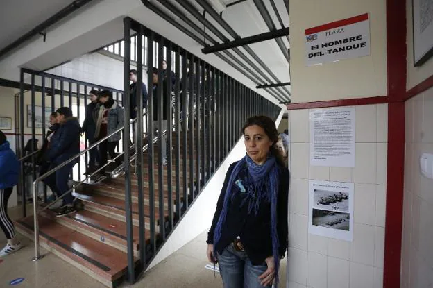 Pilar Fernández, en la plaza 'El hombre del tanque'. :: P. UCHA