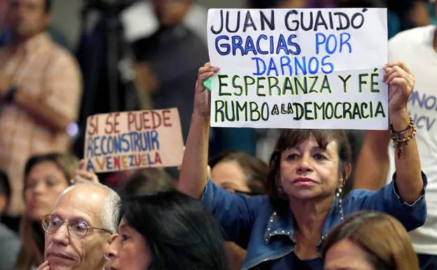 Partidarios de Juan Guaidó se manifiestan en Caracas.