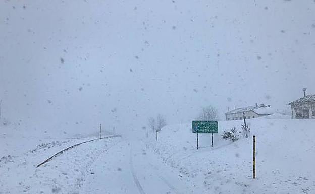 Nieve en el alto de San Isidro esta mañana