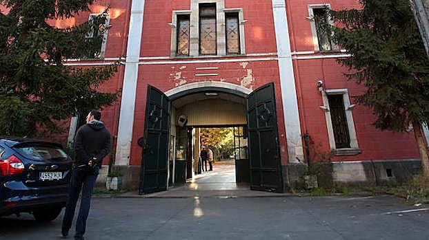 Fachada de la fábrica de armas de La Vega.