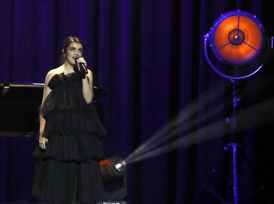 Amaia durante su actuación en los Premios Goya 2019