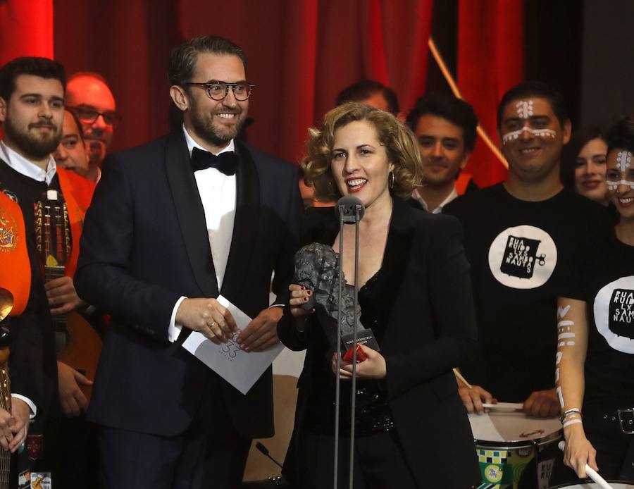 Máxim Huerta y Carolina Pereda, ganadora de mejor cortometraje de ficción