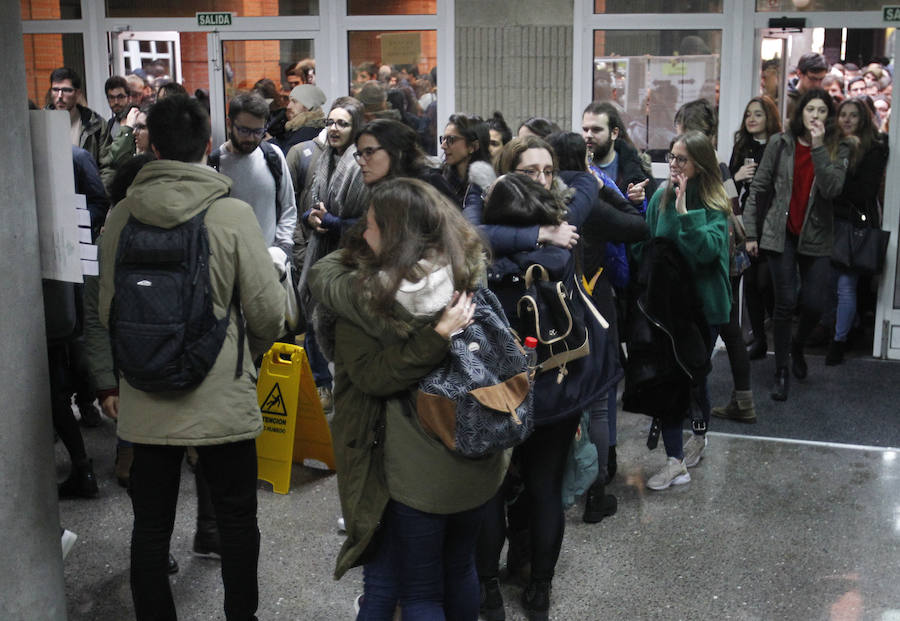 Más de 2.400 aspirantes acudieron a la convocatoria en el Campus de El Cristo. 
