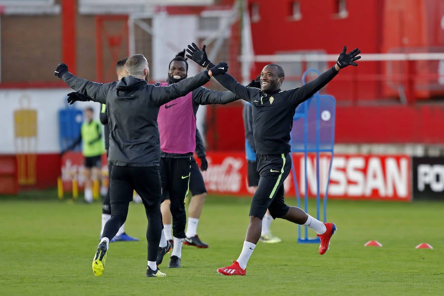 Las imágenes del entrenamiento del Sporting de Gijón previo al enfrentamiento contra el Extremadura en Almendralejo