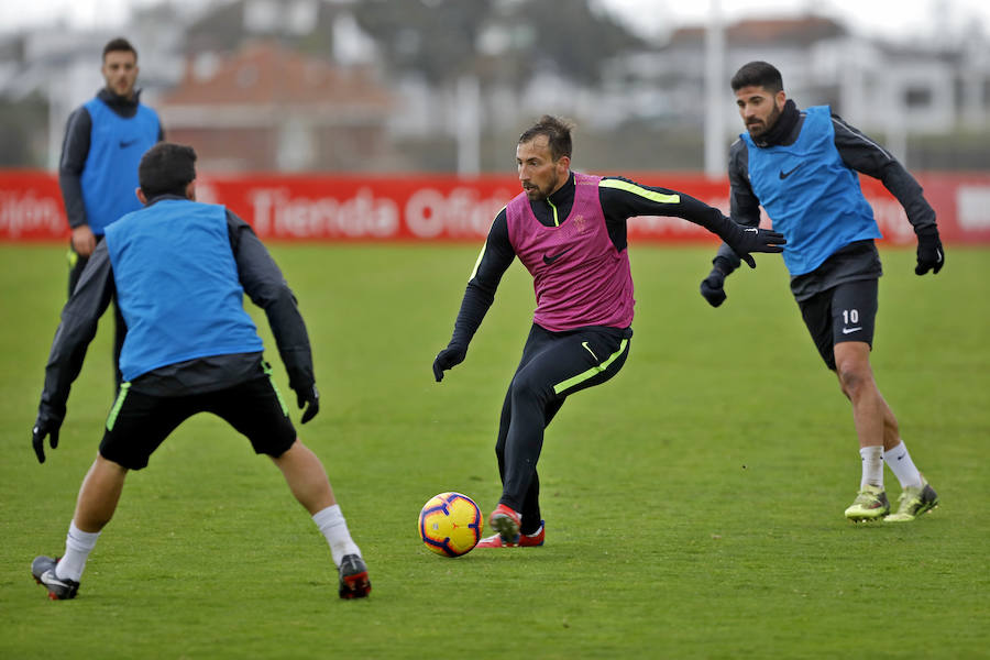 Las imágenes del entrenamiento del Sporting de Gijón previo al enfrentamiento contra el Extremadura en Almendralejo