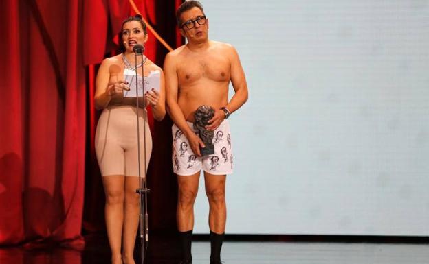 Andreu Buenafuente y Silvia Abril, durante un momento de la gala de los Premios Goya 2019