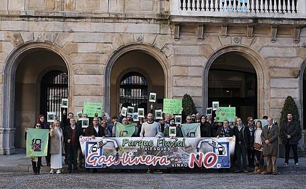 Los vecinos de Viesques se movilizan contra la gasolinera prevista en Viñao
