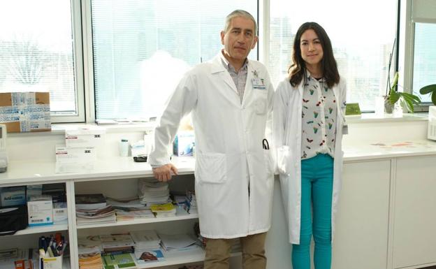 Los doctores Elías Delgado y Jessica Ares, responsables del trabajo.