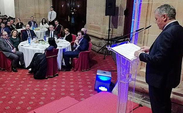 El presidente de la Federación Asturiana de Empresarios (FADE), Belarmino Feito, en la conferencia