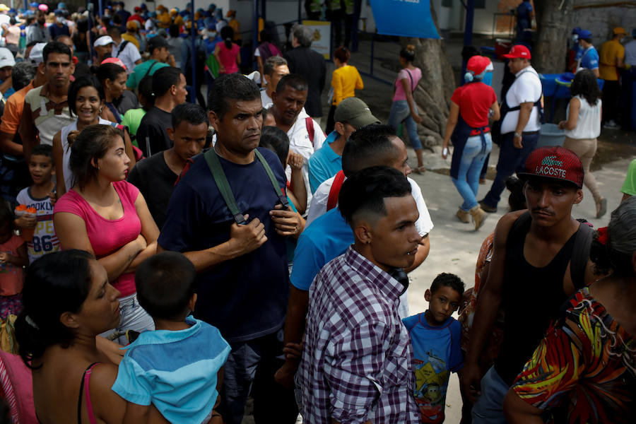 Los primeros envíos de asistencia llegan a la frontera con Colombia 