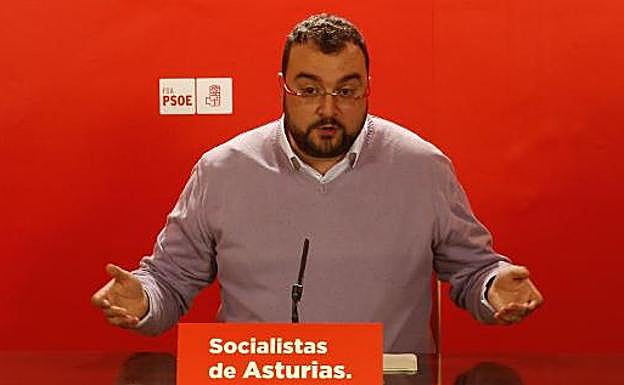 Adrián Barbón: «Los insultos de Pablo Casado a Pedro Sánchez son una indecencia»