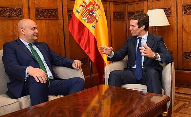 La derecha asturiana se moviliza junta por primera vez en la región contra el PSOE