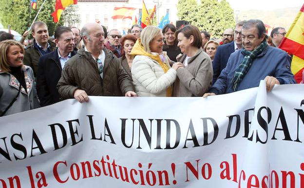 Centenares de personas piden elecciones como «necesidad imperiosa» en Oviedo