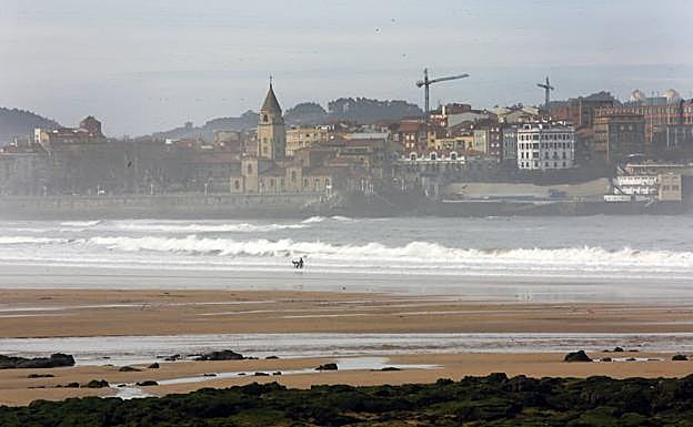 Playa de San Lorenzo esta mañana.