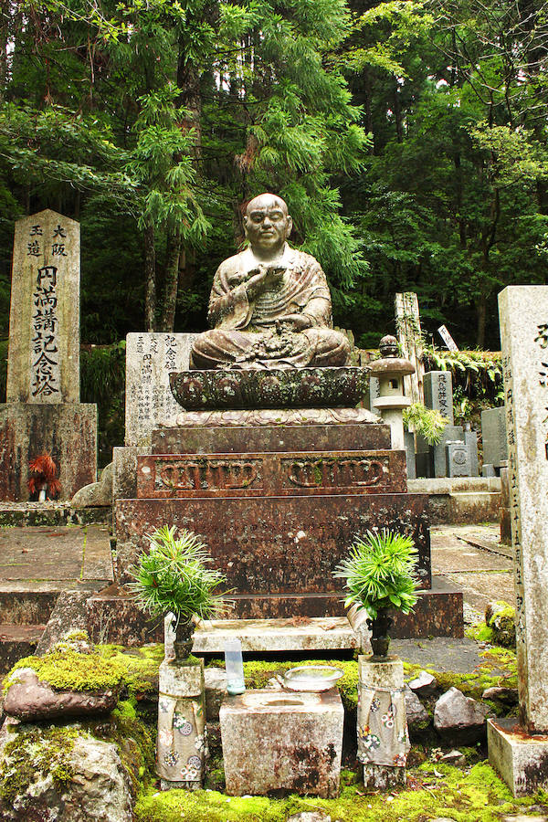 Cementerio Okuno-in (Japón)