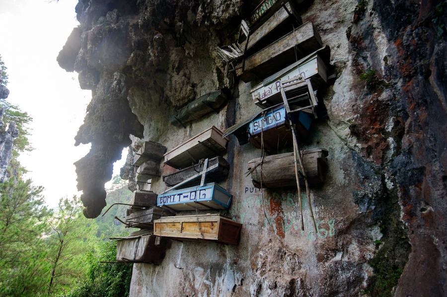 Ataúdes colgantes de Sagada (Filipinas)