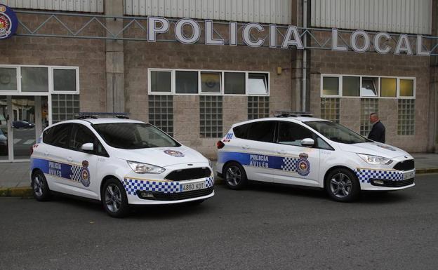 Imagen de archivo de dos coches patrulla de la Policía Local. 