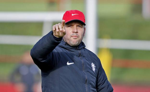 José Alberto, durante un entrenamiento del Sporting. 