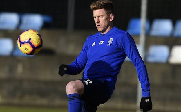 Mossa, durante un entrenamiento del Real Oviedo.