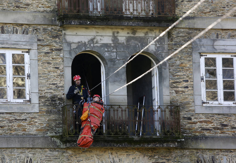 Una compañía del V Batallón de Intervención de Emergencias (BIEM V) de la Unidad Militar de Emergencia ha realizado este martes un ejercicio de instrucción en la zona de la ría del Eo. Navegación con embarcaciones a motor y remo, rescates acuáticos y trabajos subacuáticos o búsqueda en las orillas han sido algunos de los ejercicios realizados.