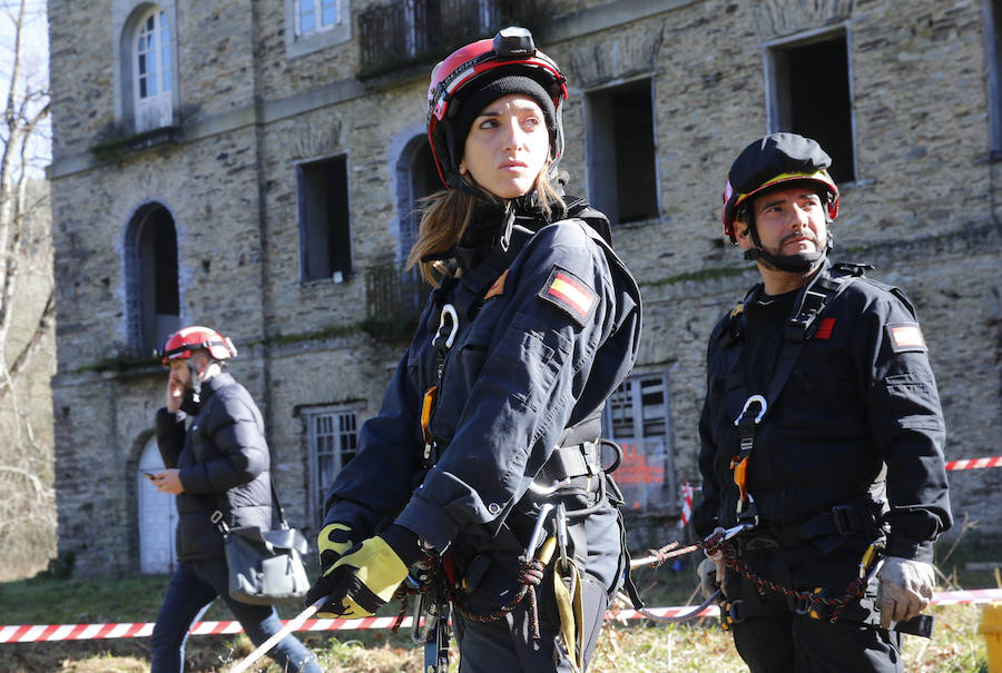 Una compañía del V Batallón de Intervención de Emergencias (BIEM V) de la Unidad Militar de Emergencia ha realizado este martes un ejercicio de instrucción en la zona de la ría del Eo. Navegación con embarcaciones a motor y remo, rescates acuáticos y trabajos subacuáticos o búsqueda en las orillas han sido algunos de los ejercicios realizados.