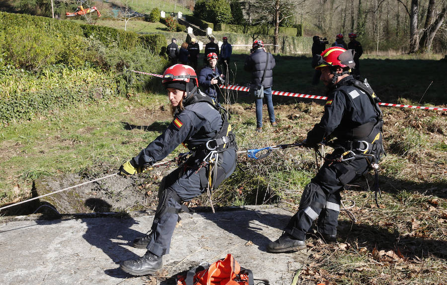 Una compañía del V Batallón de Intervención de Emergencias (BIEM V) de la Unidad Militar de Emergencia ha realizado este martes un ejercicio de instrucción en la zona de la ría del Eo. Navegación con embarcaciones a motor y remo, rescates acuáticos y trabajos subacuáticos o búsqueda en las orillas han sido algunos de los ejercicios realizados.