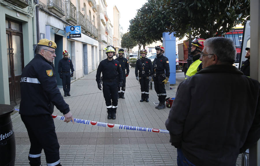 Una compañía del V Batallón de Intervención de Emergencias (BIEM V) de la Unidad Militar de Emergencia ha realizado este martes un ejercicio de instrucción en la zona de la ría del Eo. Navegación con embarcaciones a motor y remo, rescates acuáticos y trabajos subacuáticos o búsqueda en las orillas han sido algunos de los ejercicios realizados.