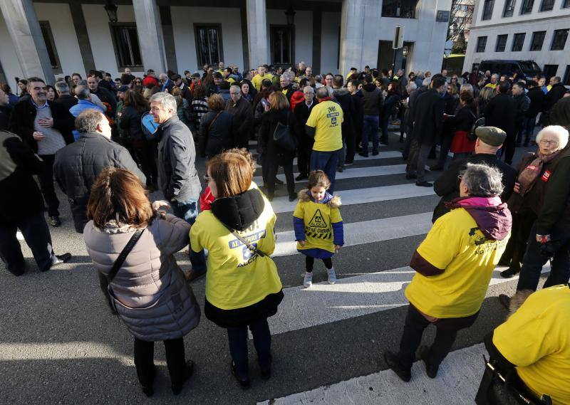 El comité de empresa de la planta de Avilés apunta, tras sendas reuniones con la alcaldesa Mariví Monteserín y la delegada del Gobierno Delia Losa, que ««ya no se producirá más aluminio primario en Avilés y es algo muy doloroso».