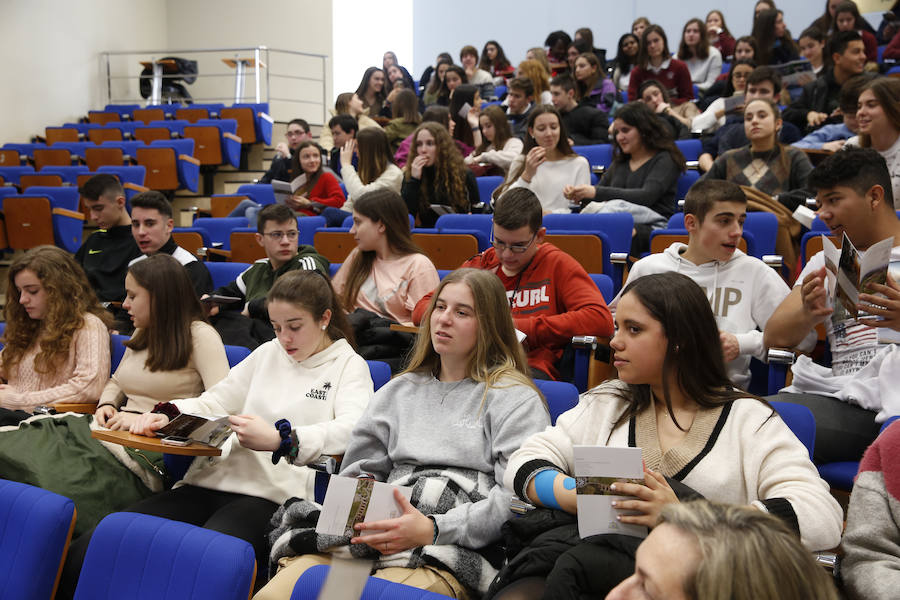 La Escuela Politécnica de Ingeniería de Gijón celebra esta jornada con la presencia del rector de la Universidad de Oviedo, Santiago García Granda.
