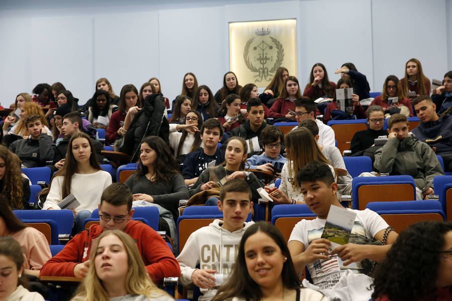 La Escuela Politécnica de Ingeniería de Gijón celebra esta jornada con la presencia del rector de la Universidad de Oviedo, Santiago García Granda.