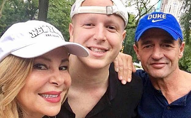 Ana Obregón y Alessandro Lequio junto a su hijo Álex