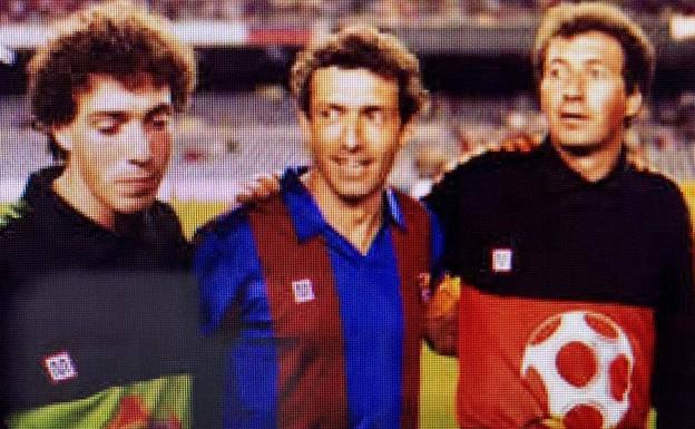 Los tres hermanos, en el homenaje a Quini, en 1984, en su adiós al Barcelona.