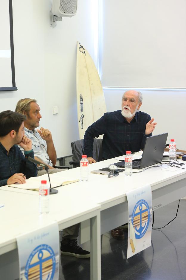 Mar González, Teresa Fernández, Alberto González, David Carrizo, Pepe Hevia y Vicente Irisarri, ayer en el Valey. 